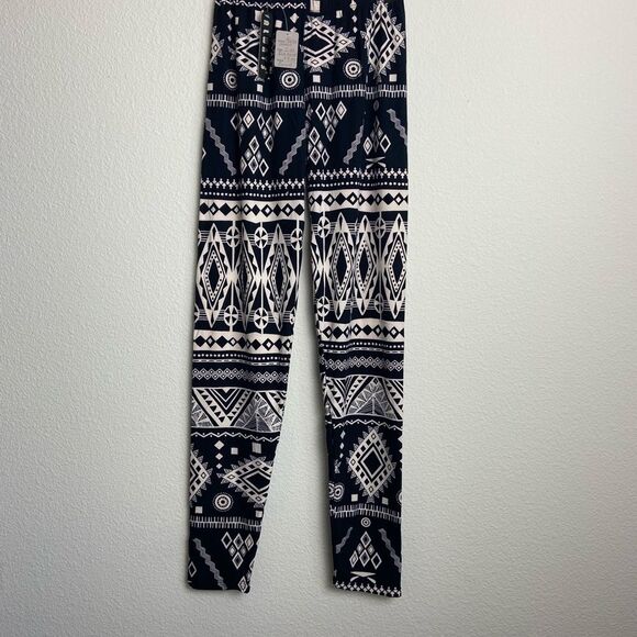 (5/$25‎ SALE ✅)ALWAYS Black/White OS Mexi-Aztec Tribal Pattern Stretchy Leggings - Picture 11 of 12